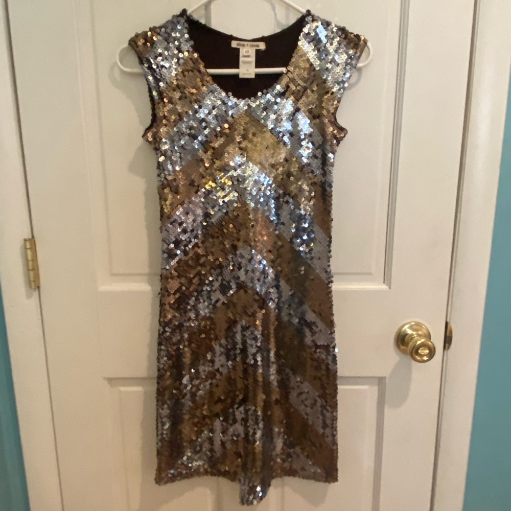 ✨HP✨ Alice & Olivia Sequin Dress